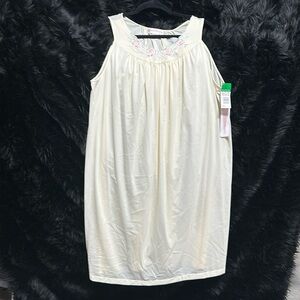 Shadowline‎ yellow gown w/ light pink roses around neckline / All Nylon